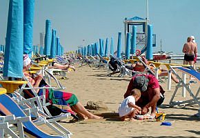 Bibione záplava slnečníkov