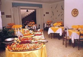 hotel lord byron retaurcia