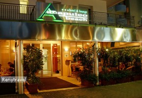 hotel Acapulco v noci