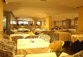 hotel MARINA CLUB retaurcia