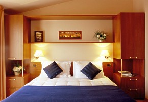 hotel FORMULA LOANO dvojlkov izba