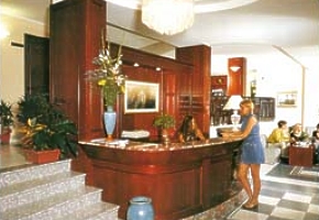 hotel LIFE recepcia foyer