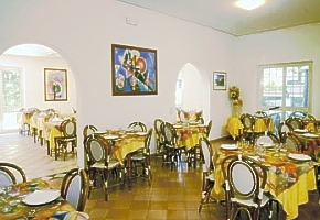 hotel AZZURRA salnik s retaurciou