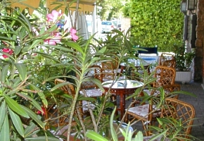 hotel GOLF terasa so zhradou