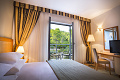 Grand Azur Hotel, Orebi