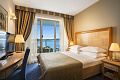 Grand Azur Hotel, Orebi