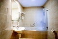 Grand Azur Hotel, Orebi