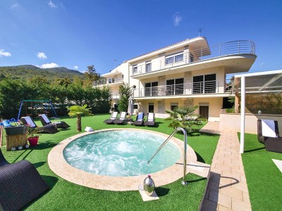 vila s baznom v Opatiji