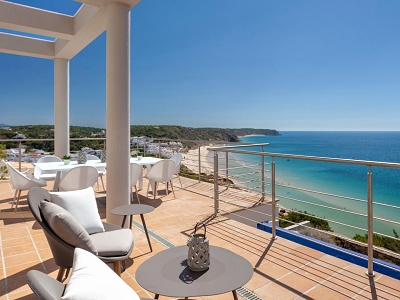 vila s baznom v Algarve