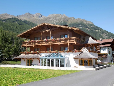 Penzin Haus Karin, Slden