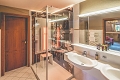 Hotel Crystal, Fgen