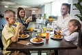 Hotel Grand, Jasn