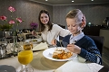 Hotel Grand, Jasn