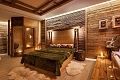 Hotel Partizn, Tle
