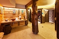Hotel Partizn, Tle
