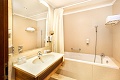 Hotel International, Vek Lomnica