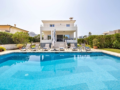 vila s baznom v Puerto Pollensa