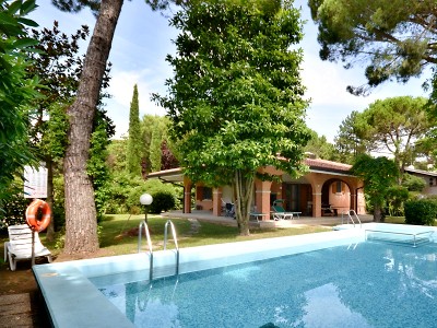 samostatn vila s baznom Lignano
