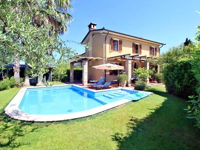 vila s baznom Tosknsko
