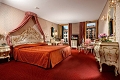 Hotel Rialto, Bentky